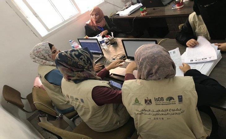 Gaza Group ended the temporary operating project for unemployed graduates in Gaza strip